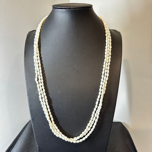 24" and three strands of rice pearls with 14kt yellow gold hardware necklace! - Picture 14 of 14